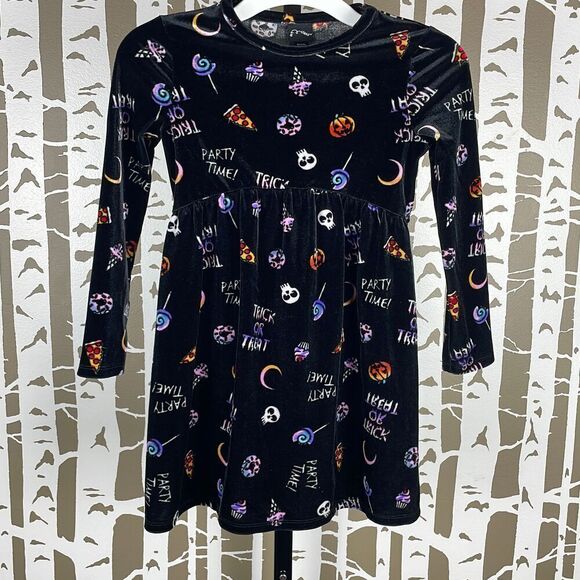 Girls Black Velvet Long Sleeve Halloween Dress XS 4/5 - Picture 1 of 5